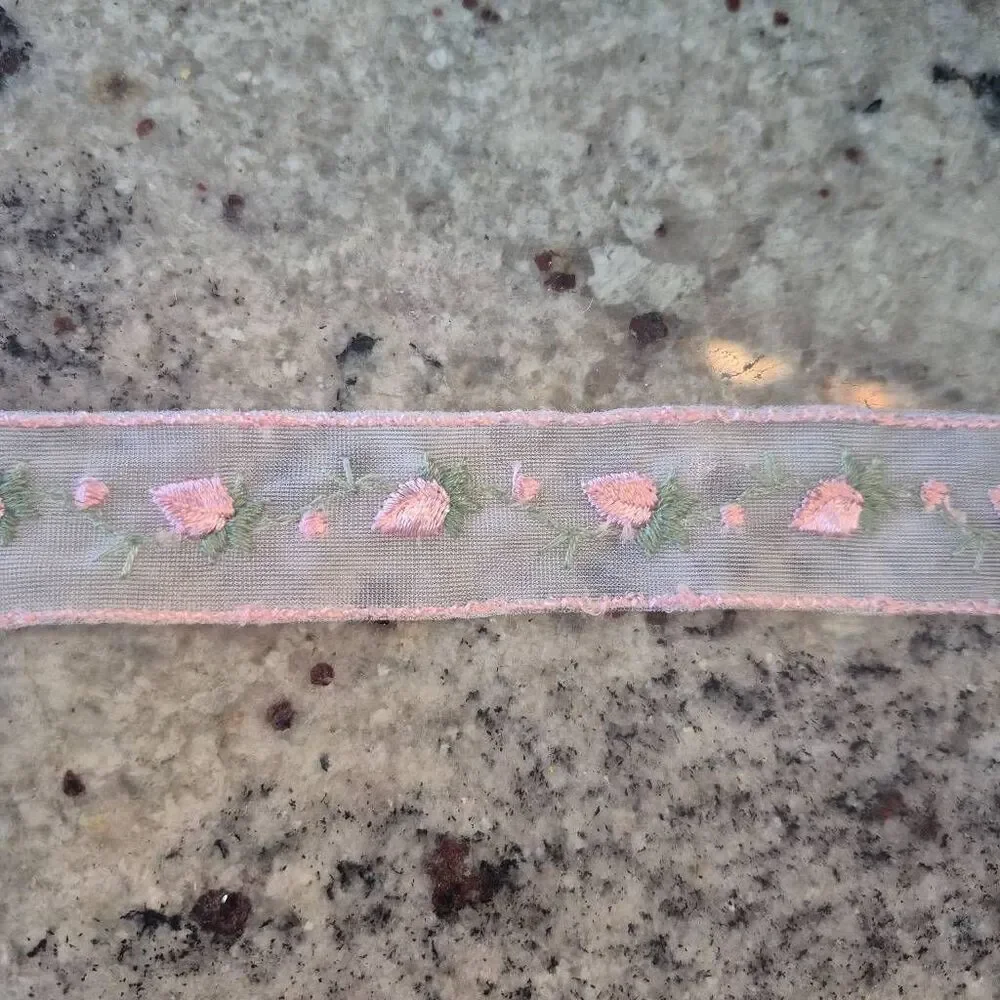Lace, White & Pale Pink Nylon Rosebud Insert 1